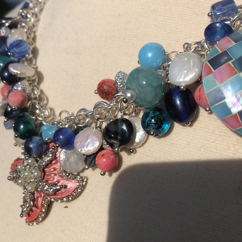 Beach Babe! ๐๐โ๏ธ๐๏ธ Hand crafted necklace from vintage earrings and beads - Picture 3 of 12